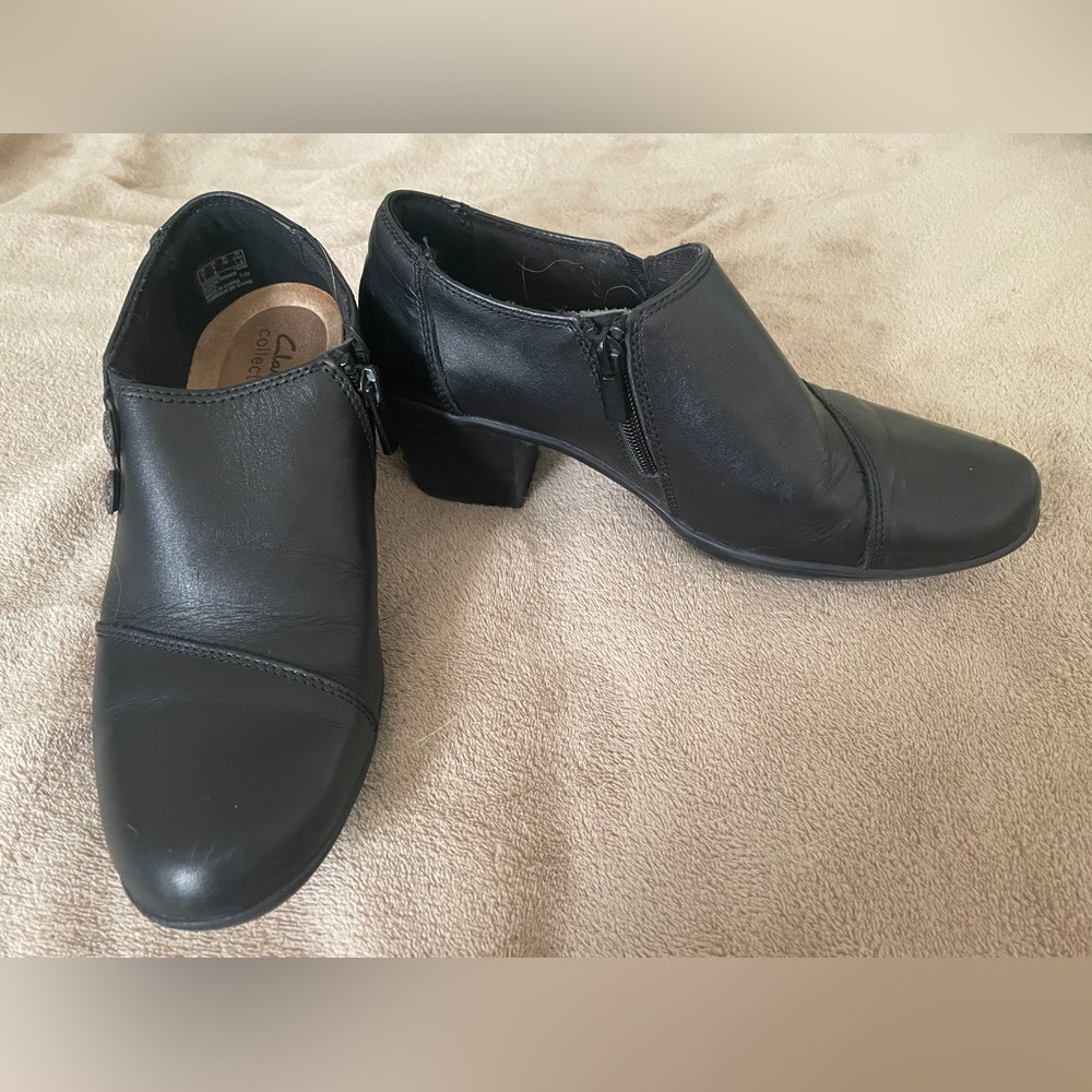 🌻5/$16🌻Clarks shoes